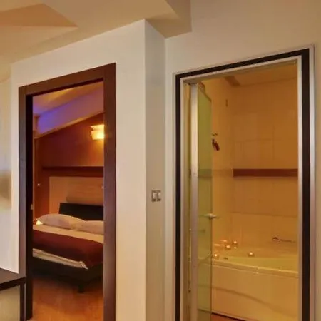 Diadem Hotel 4*